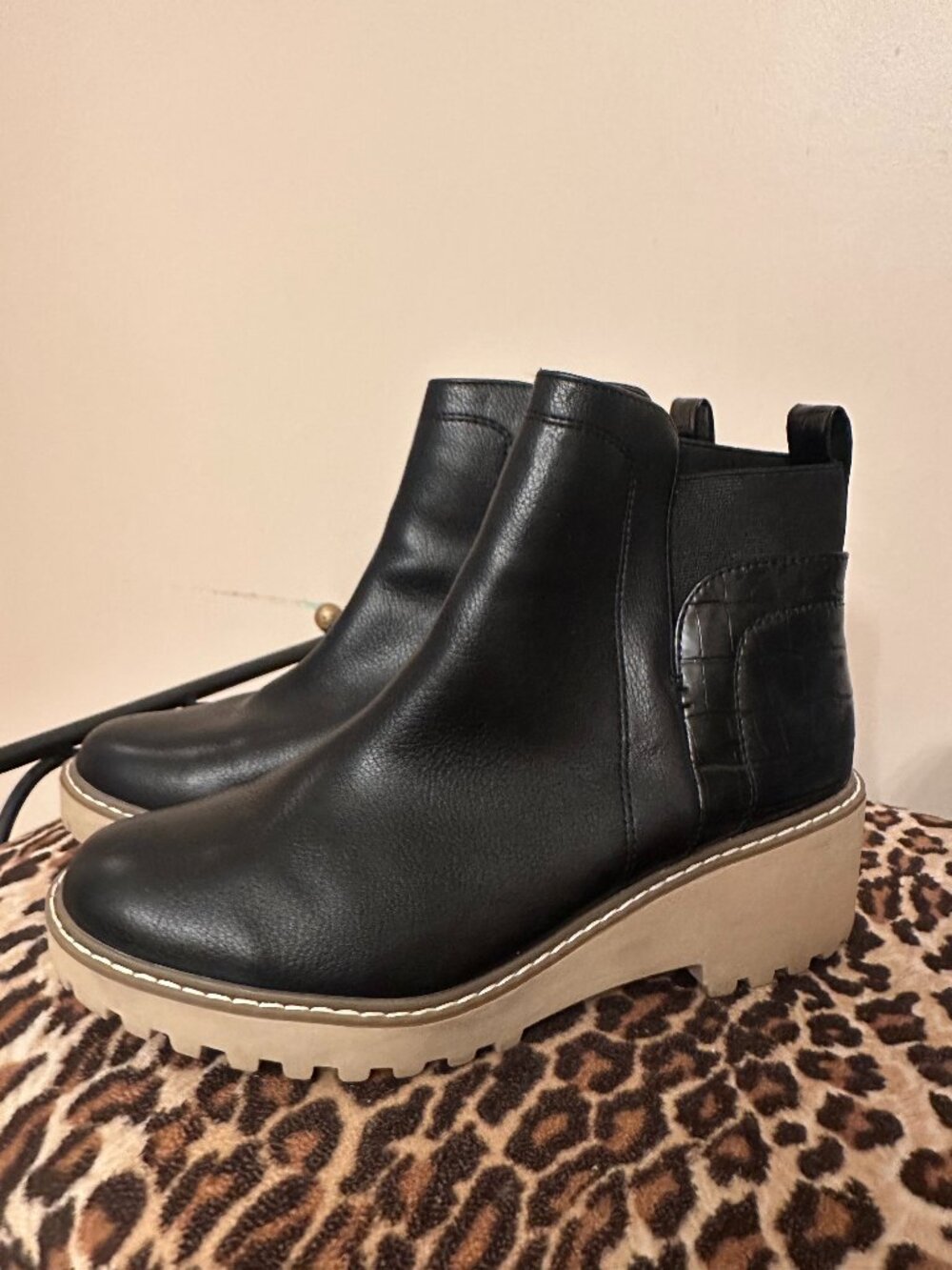 DV Dolce Vita Women's Rielle Wedge Lug Chelsea Booties